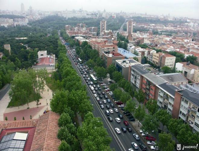 El antes de Madrid Río: una carretera por la que hoy pasarían cerca de un millón de vehículos cada día
