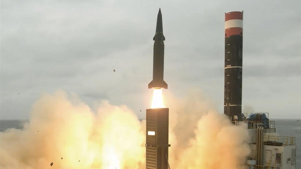 Una imagen facilitada por Corea del Sur de un 'test' de un misil propio.