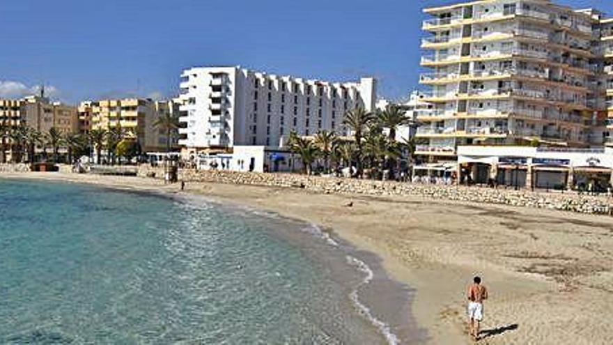 Detalle de la playa de Santa Eulària.