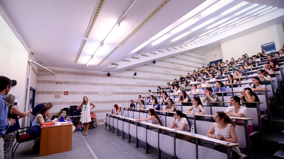 Inicio del proceso de oposiciones docentes 2025 en Andalucía en el Aula Magna de Rabanales