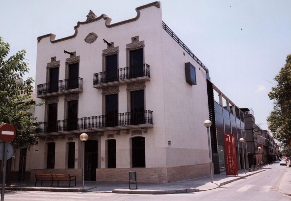 El Museu Abelló de Mollet ofereix una visita guiada a l’exposició ‘Fora de Camp’ El Museu Abelló de Mollet ofereix una visita guiada a l’exposició ‘Fora de Camp’