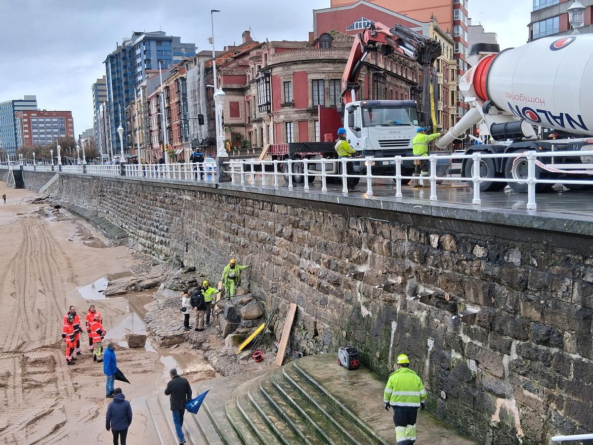 El temporal obliga a reforzar la estructura del Muro de San Lorenzo por precaución (en imágenes)