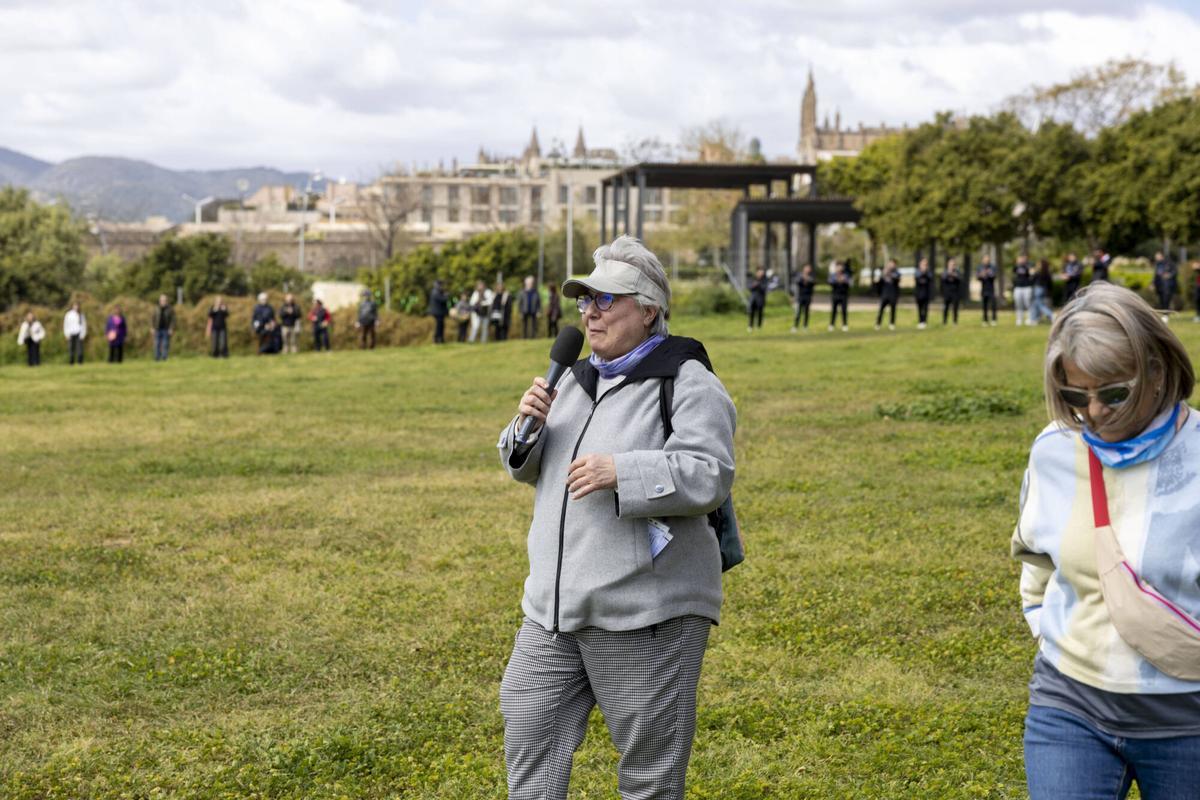 Más de 200 personas forman una cadena humana contra el macroproyecto de GESA al grito de “¡Parque sí, cemento no!” Más de 200 personas forman una cadena humana contra el macroproyecto de GESA al grito de “¡Parque sí, cemento no!”