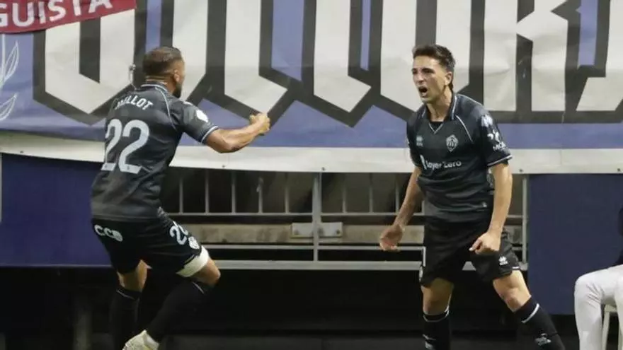 Álex Calatrava y su hat-trick dejan al Castellón en tercera posición