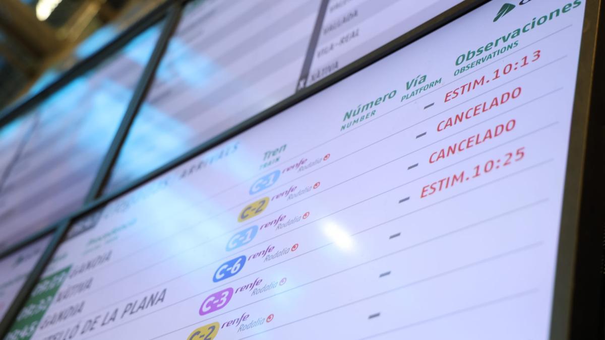 Panel informativo en la estación del Norte, en València.