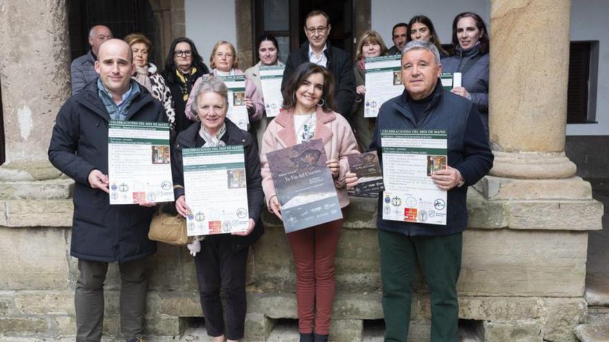 Asistentes a la presentación de las actividades a desarrollar en Avilés con motivo del día de la Invención de la Cruz. | María Fuentes