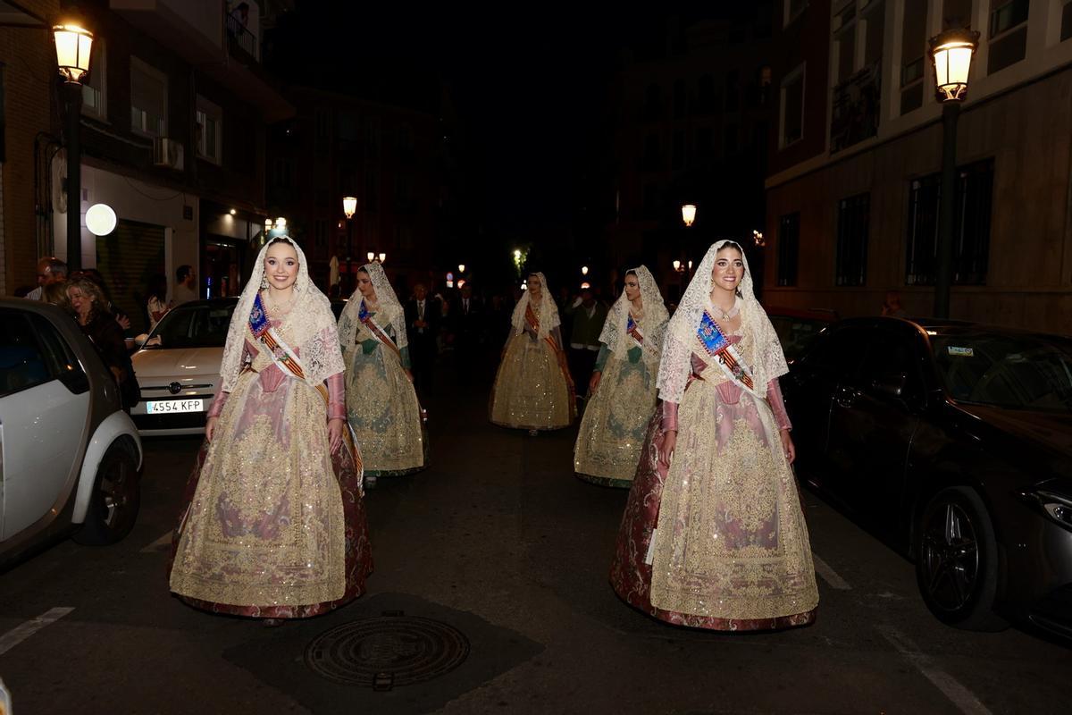 El Cristo de la Fe desfila por Saïdía acompañado por Carmen Prades y la corte mayor