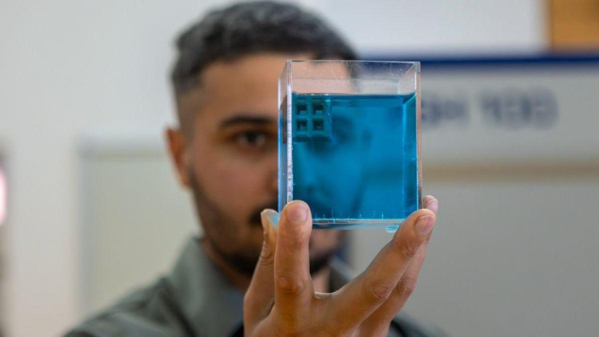 CIENCIA DE MATERIALES / Científicos crean la primera estructura de titanio impresa en 3D que puede flotar