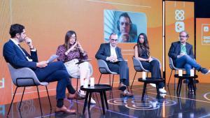 Olga Escriu, directora de Solucions d’Empreses del BBVA a Catalunya (segona per l’esquerra), durant la seva intervenció a BNEW Agrofood.