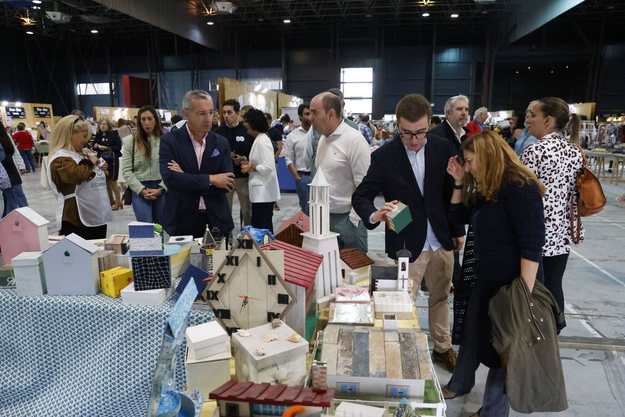 EN IMÁGENES: La Feria de Stocks regresa a Gijón con más expositores que nunca: "Es un gran escaparate para los comercios locales"