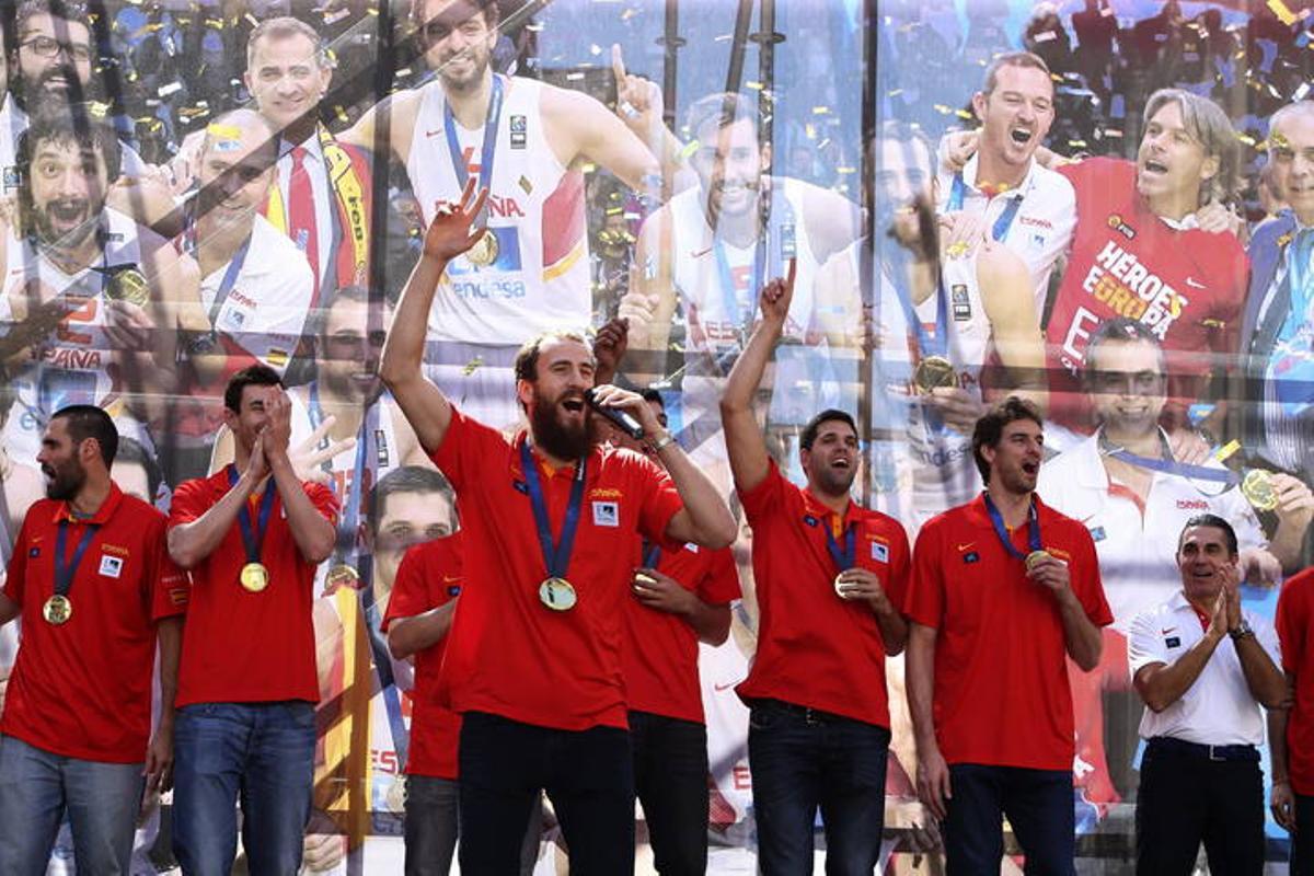 LA SELECCI?N FESTEJA EL T?TULO DEL EUROBASKET EN MADRID LA SELECCI?N FESTEJA EL T?TULO DEL EUROBASKET EN MADRID