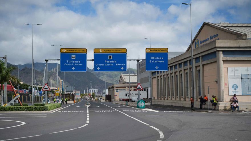 Reunión entre los transportistas y el Gobierno de Canarias en el primer día de huelga