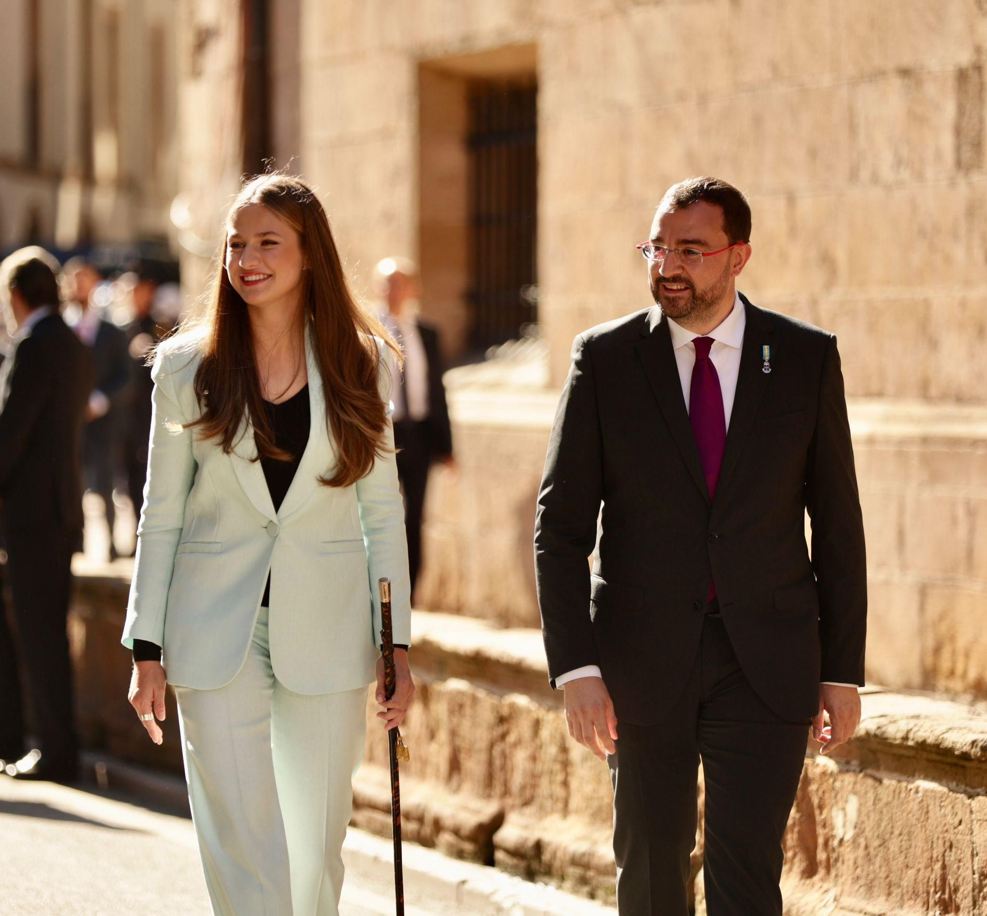 EN IMÁGENES |  Así fueron los primeros actos de la Princesa Leonor en solitario en Asturias: Alcaldesa Honoraria de Oviedo y Medalla de Asturias