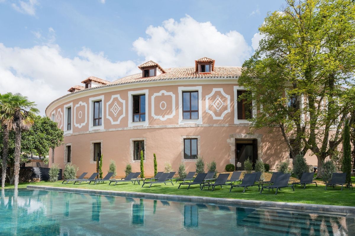 Exteriores de Castilla Termal Brihuega, ubicado en la Real Fábrica de Paños del siglo XVIII.