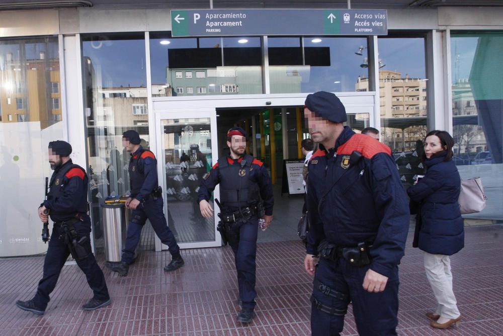 Desallotgen l''estació de l''AVE a Girona prop d''una hora per una maleta sospitosa