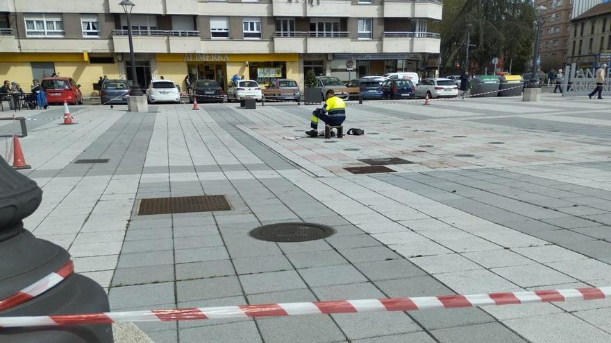 La fuente con chorros a ras de suelo de La Felguera volverá a funcionar este mes, tras un año fuera de servicio