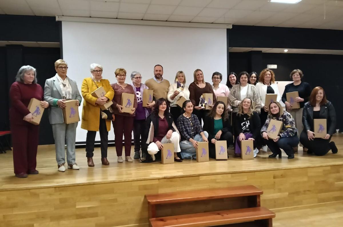 Entrega de premios a las mujeres que cada año hacen posible el Entroido de Cobres de Vilaboa.