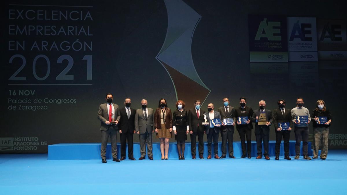 Foto de familia de los ganadores y los finalistas de los premios Excelencia Empresarial 2021.