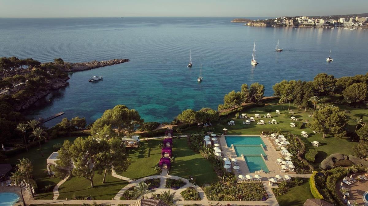 Forbes Travel Guide otorga 4 estrellas al hotel St. Regis Mardavall