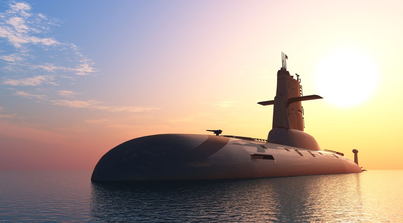Catástrofes submarinas - Submarino emergiendo puesta de sol