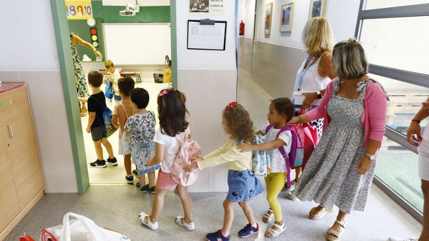 Primer día de la vuelta al colegio en el barrio zaragozano de Santa Isabel, en una imagen de archivo. | JAIME GALINDO