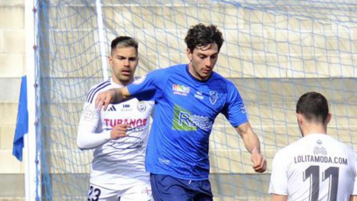 Losada, con el balón. | Roi Cruz