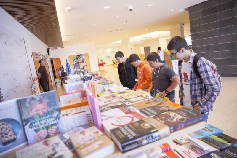 FUERTEVENTURA - FERIA DEL LIBRO FUERTEVENTURA 2018 - EN LA FOTO ALUMNOS DEL IES SAN DIEGO DE ALCALA - 18-05-18  | 18/05/2018 | Fotógrafo: Gabriel Fuselli