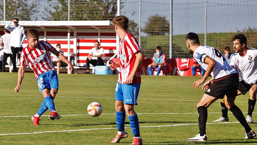 El Sporting B maniata al Caudal para lograr una cómoda victoria