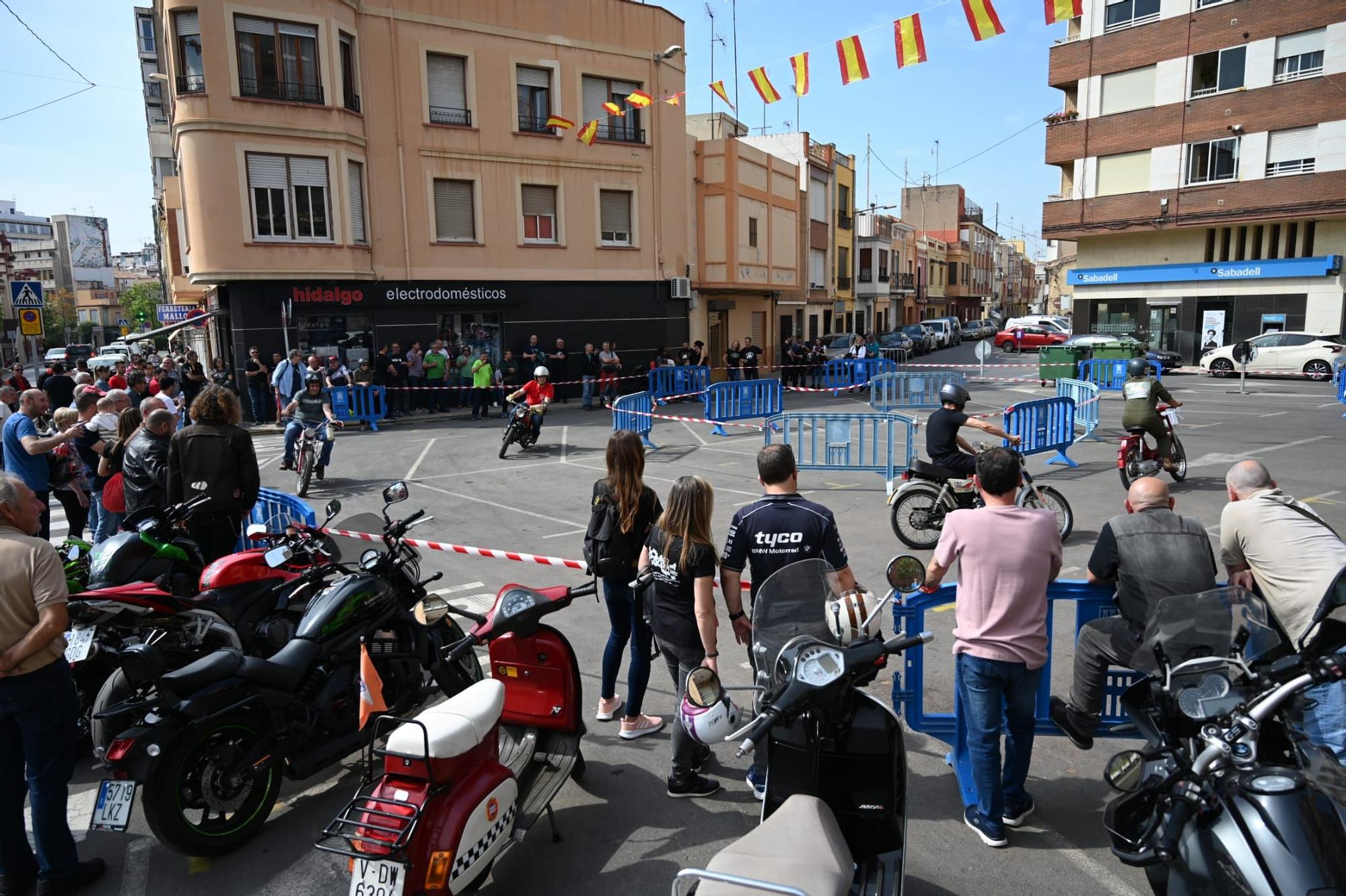 Exposición de motos clásicas y de competición en Almassora