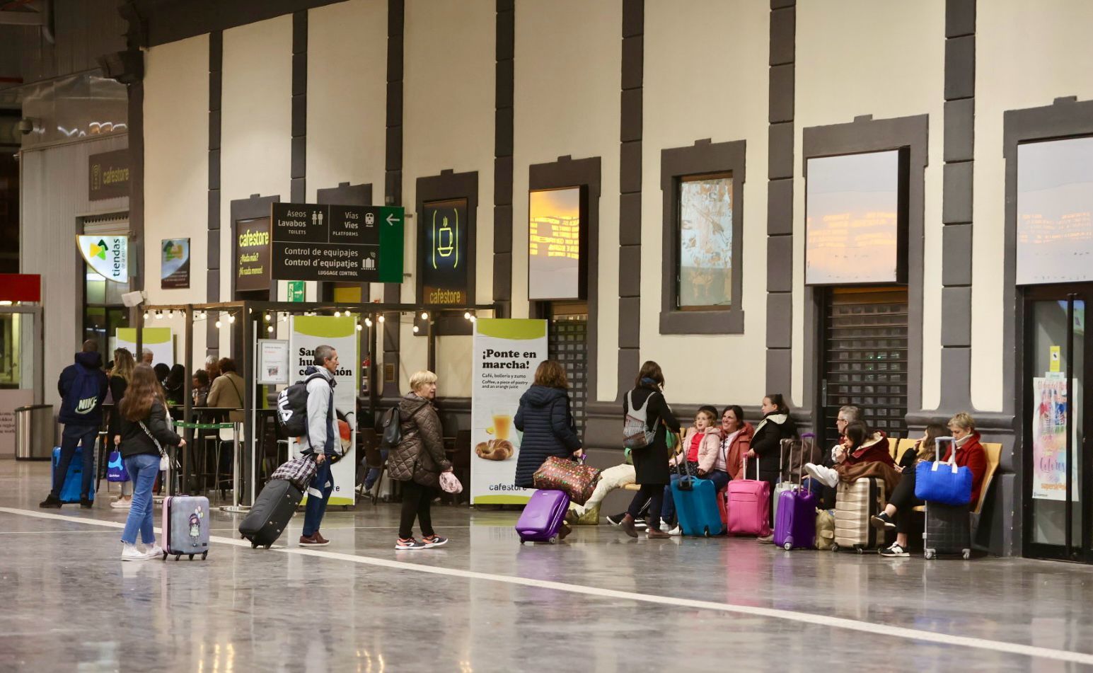 Caos en la terminal de Alicante por una avería en la estación de Chamartín-Clara Campoamor