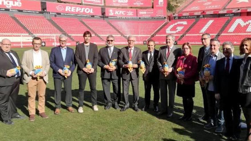 Méndez de Vigo i d&#039;altres autoritats ahir al Nou Estadi.