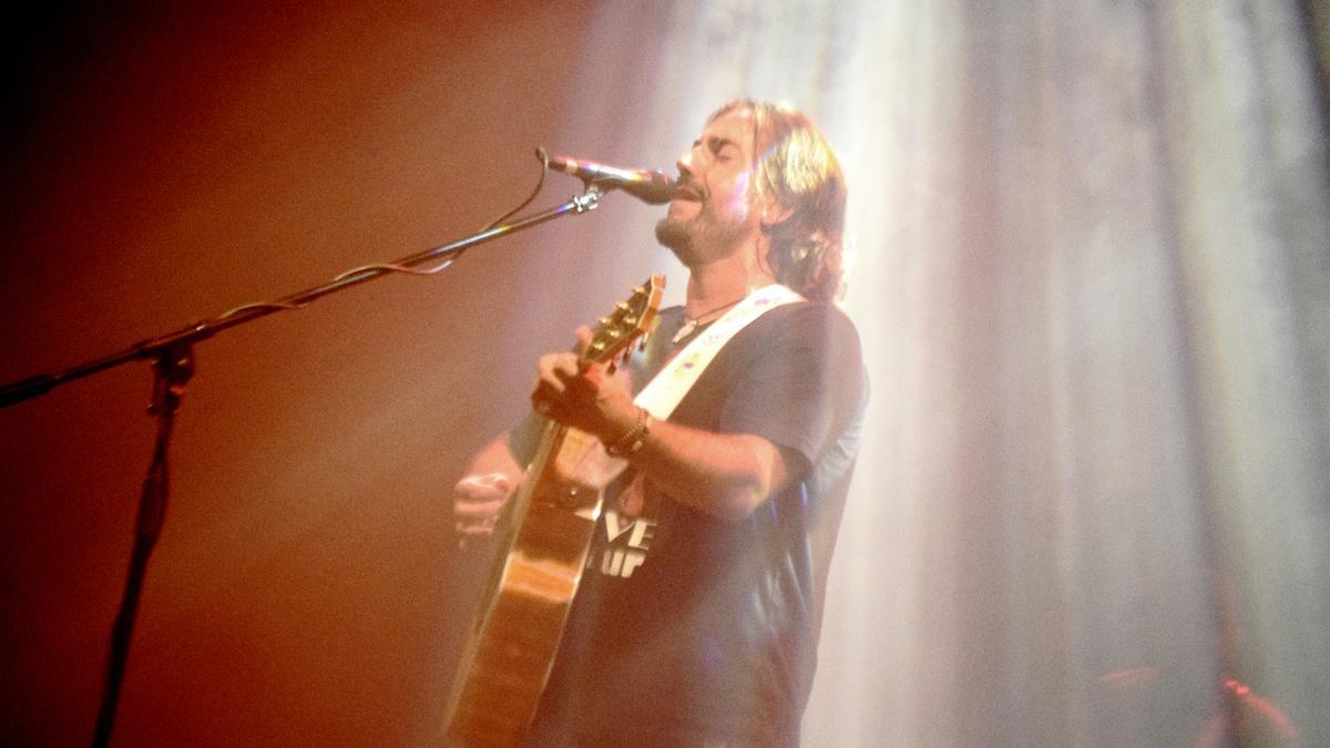 Uno de los momentos del concierto de Andrés Suárez en Blanca.