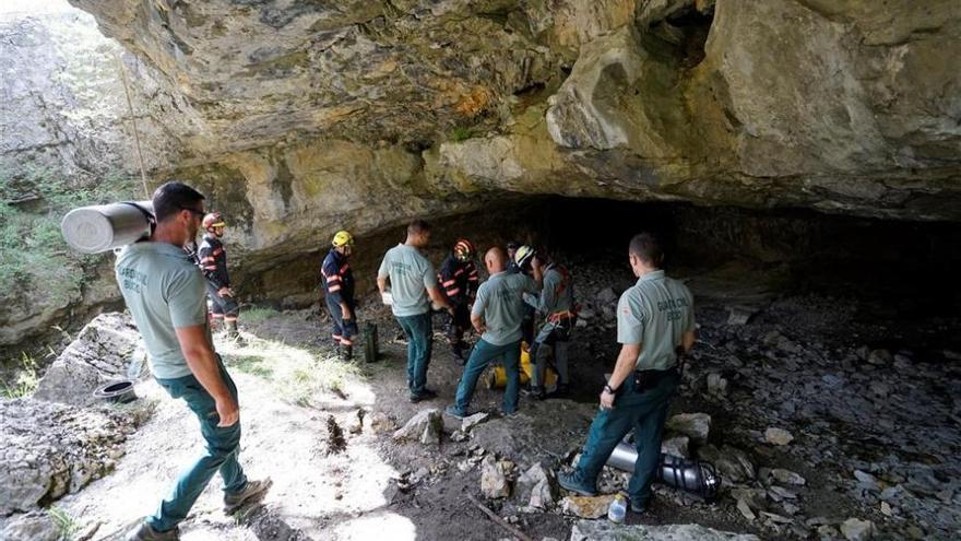 La subida del agua dejó atrapados a los espeleólogos en la cueva de Teruel