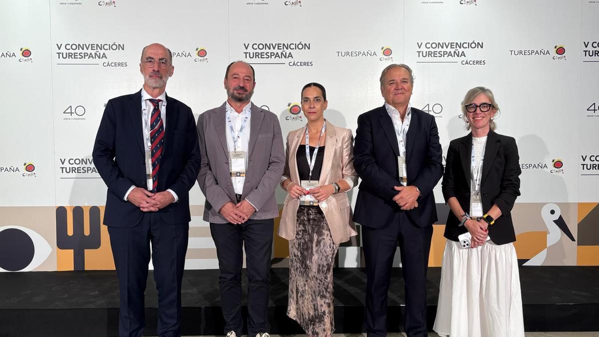 Autoridades políticas durante la V Convención Turespaña, en Cáceres.