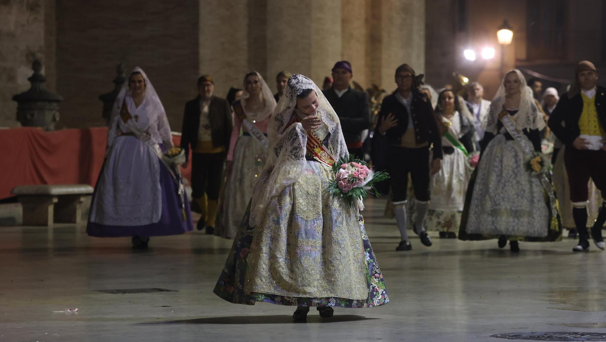 La Fallera Mayor Infantil de València desfila ante la virgen