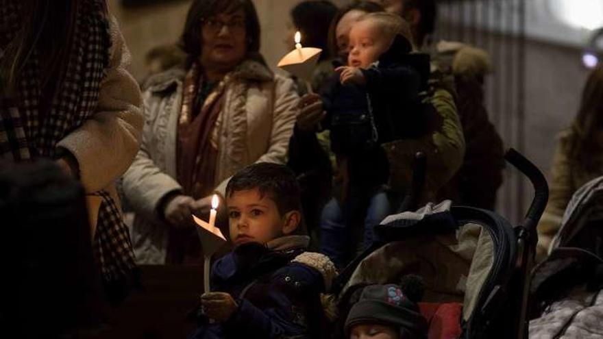 Bendición de niños en San Ildefonso.