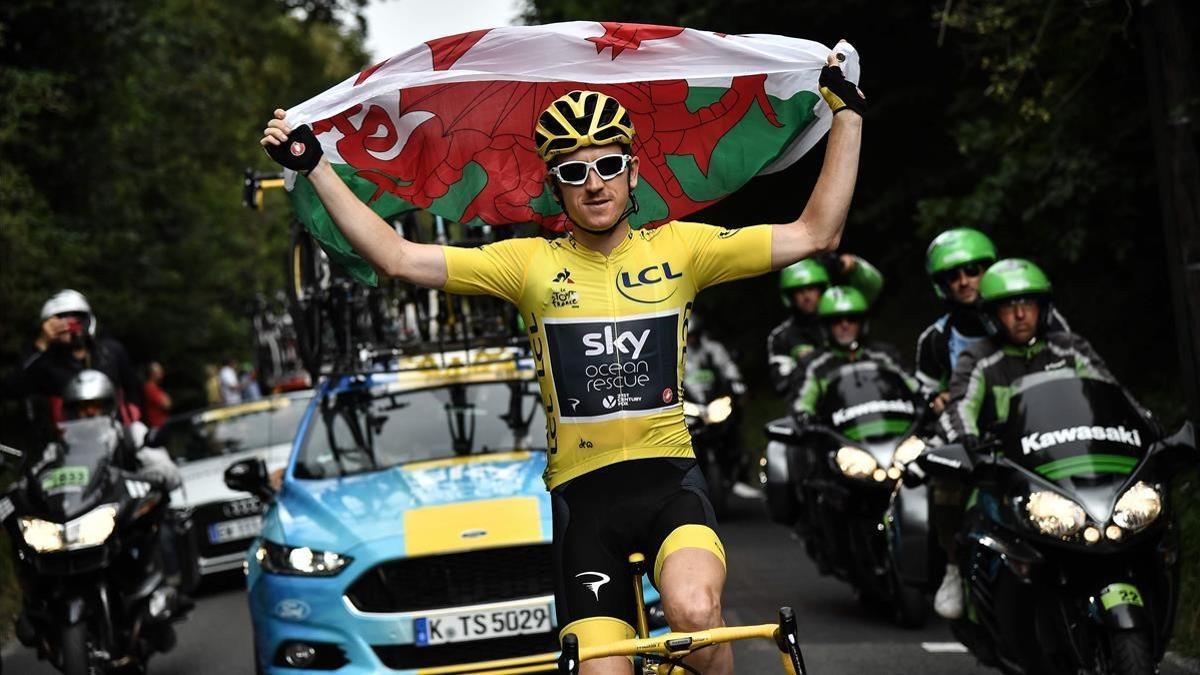 segea44485601 great britain s geraint thomas holds the welsh flag as he ri180729170409