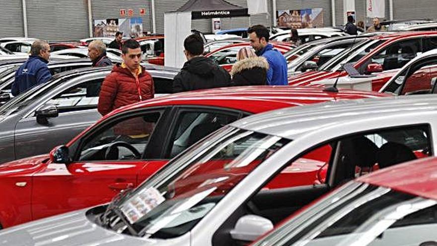 Visión general de la Feria del Automóvil en el recinto Ifeza.