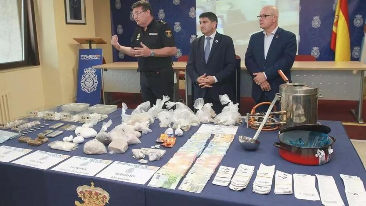 Droga, dinero, boletos de apuestas premiados (posible blanqueo) y otros efectos incautados en la operación Copérnico, la que golpeó Covadonga.
