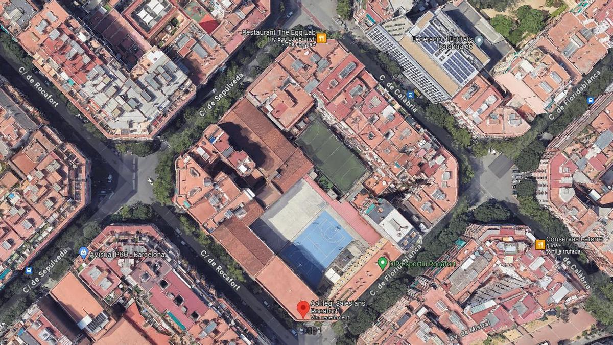 Manzana del barrio de Sant Antoni donde se encuentran las pistas deportivas clausuradas por ruido