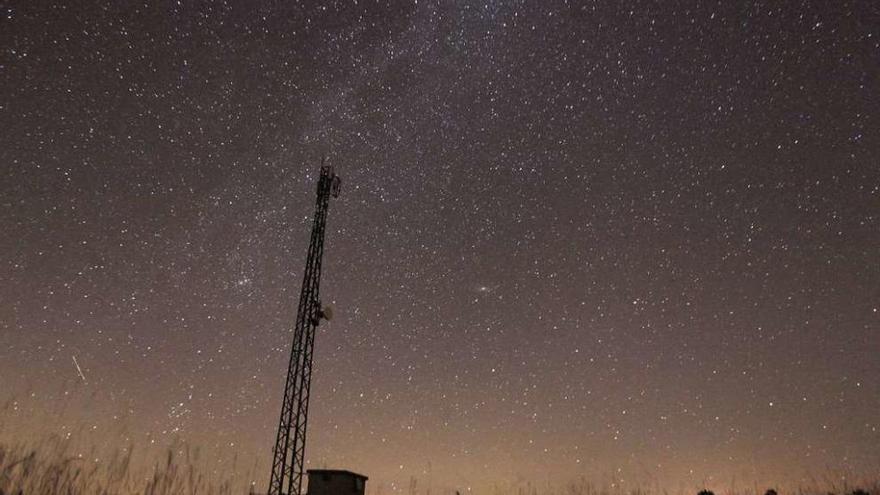 Lluvia de estrellas desde el observatorio de Forcarei.