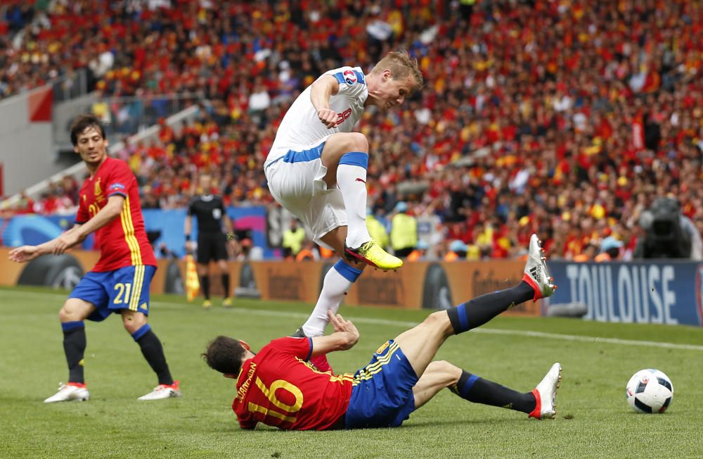 Spain v Czech Republic - EURO 2016 - Group D