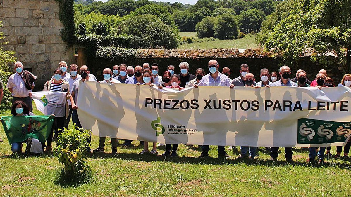 Participantes en el congreso, ayer, en el Pazo de Liñares, y (abajo) Manuel Villaverde Salgueiro.