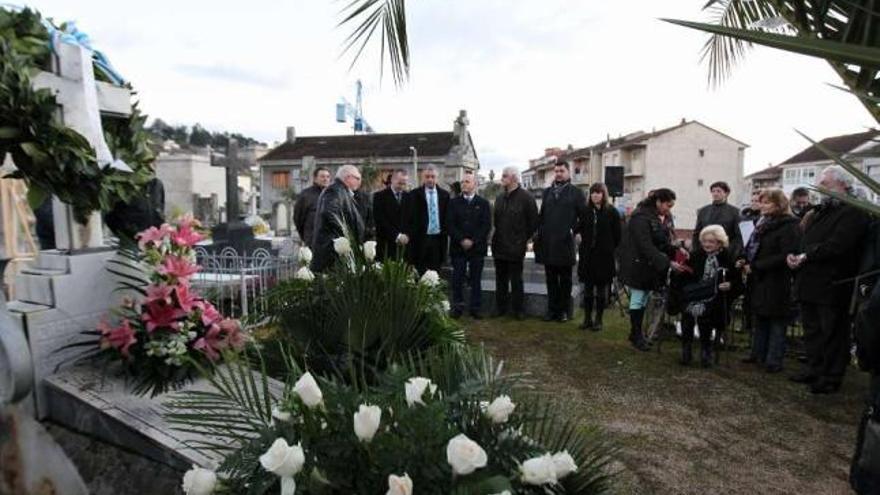 Acto de homenaje a Eduardo Blanco Amor en el cementerio de San Francisco.  // Jesús Regal