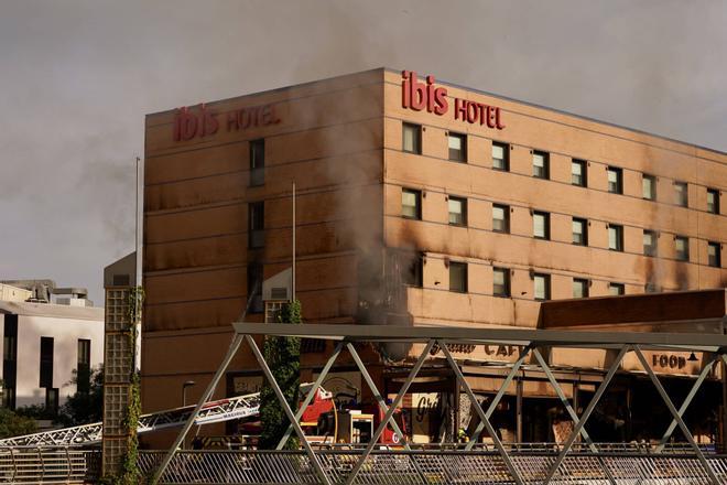 Intentan sofocar un incendio en el Centro de Málaga