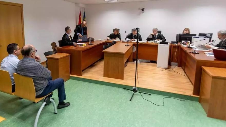 Condenados por prevaricación un exdil del PP y un técnico de Calp por exhumar de forma ilegal a un difunto para enterrar a la abuela del funcionario