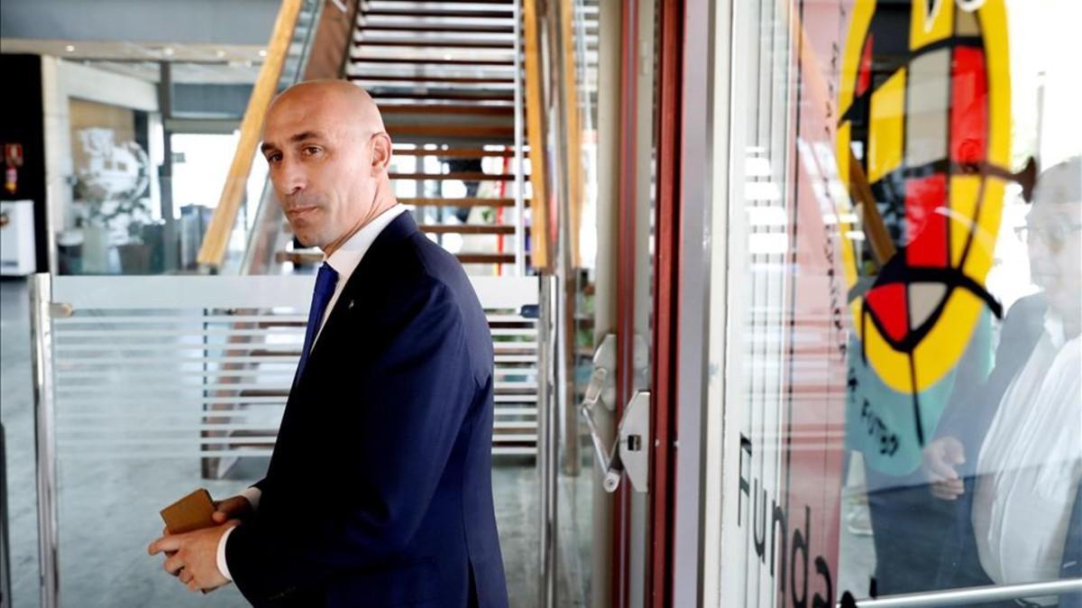 Rubiales se ha reunido con representantes del FC Barcelona y del Sevilla