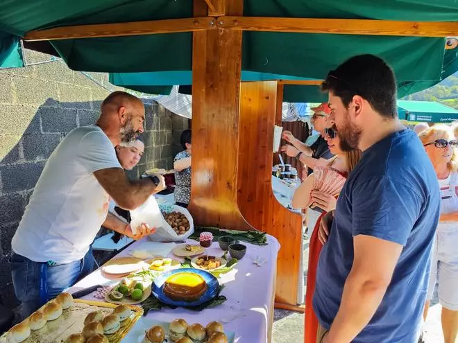 Mucho ambiente y menos figos en la feria de Rozaes (Villaviciosa)