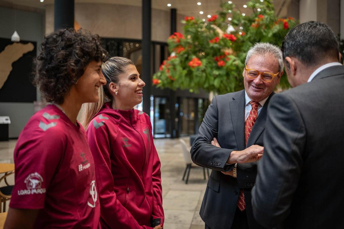 El CD Tenerife Femenino presenta el encuentro de Liga F Moeve entre el Costa Adeje Tenerife y el FC Barcelona El CD Tenerife Femenino presenta el encuentro de Liga F Moeve entre el Costa Adeje Tenerife y el FC Barcelona