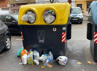 El Partido Popular reclama una mayor frecuencia en la recogida de basuras ante su acumulación